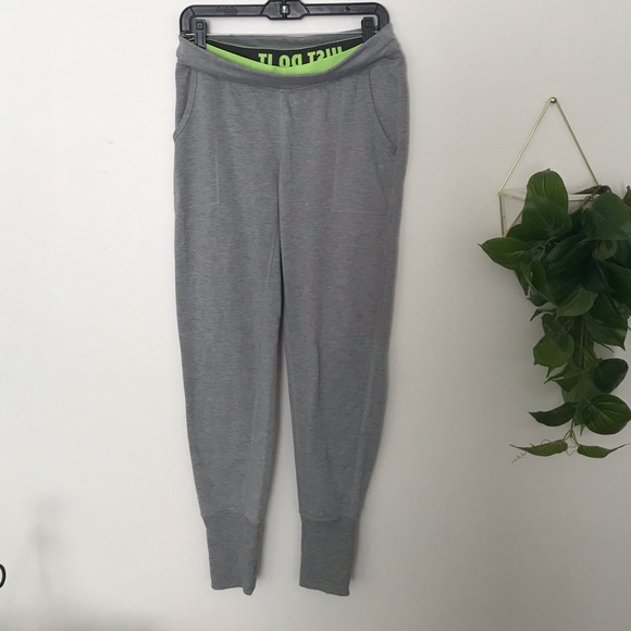womens slim leg joggers